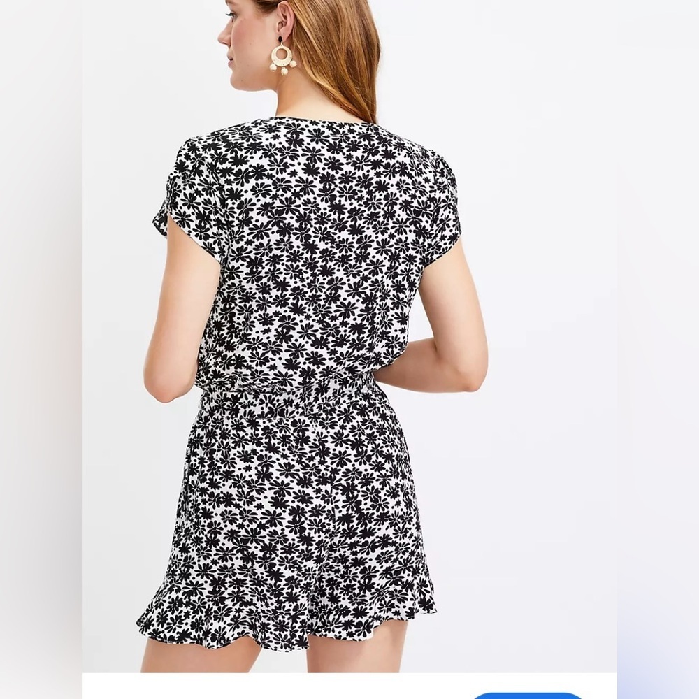 LOFT Women’s Monochrome Floral Romper women’s boho Romper Size 4 - Picture 2 of 9